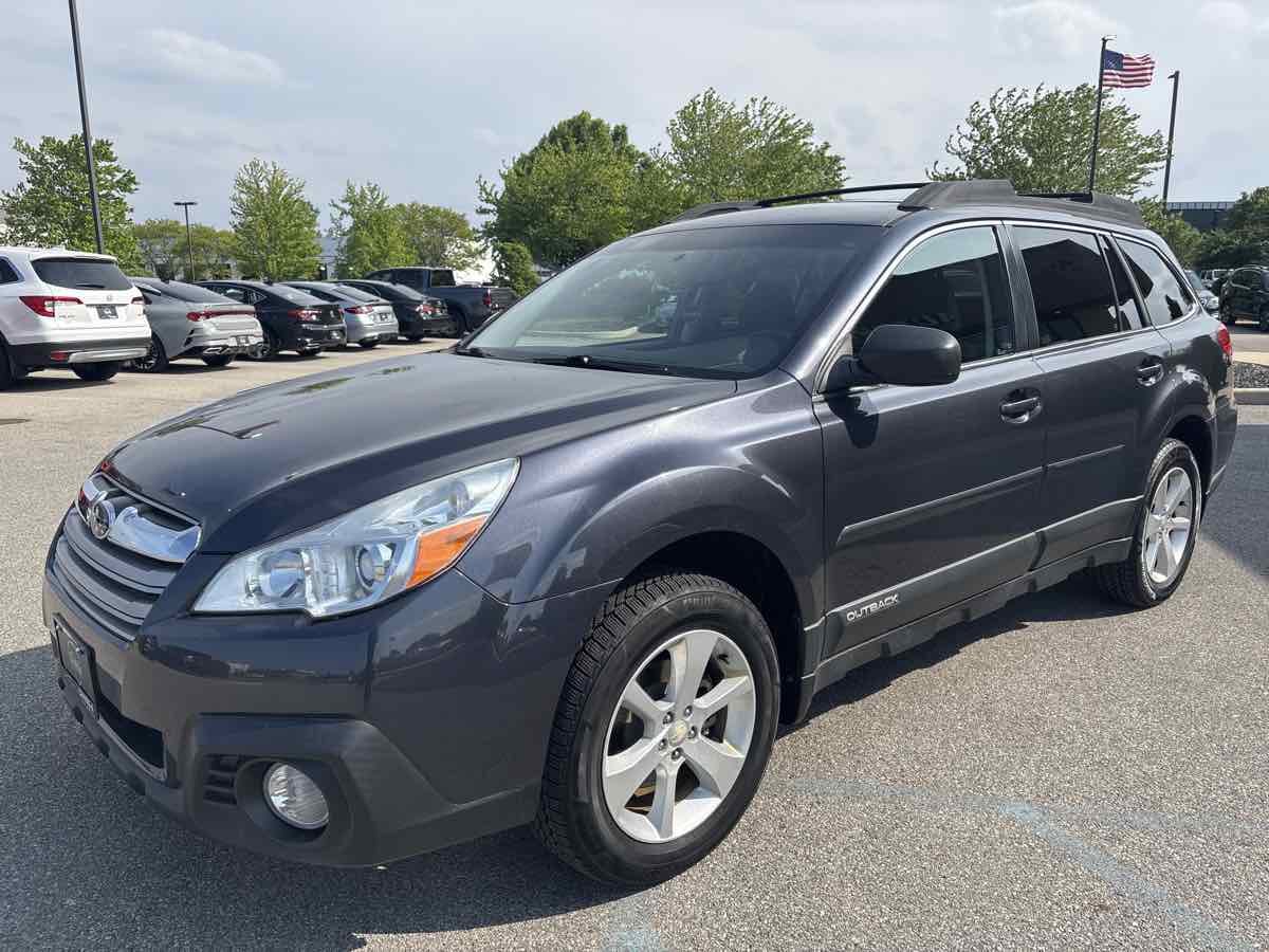2013 Subaru Outback 2.5i Premium photo 3