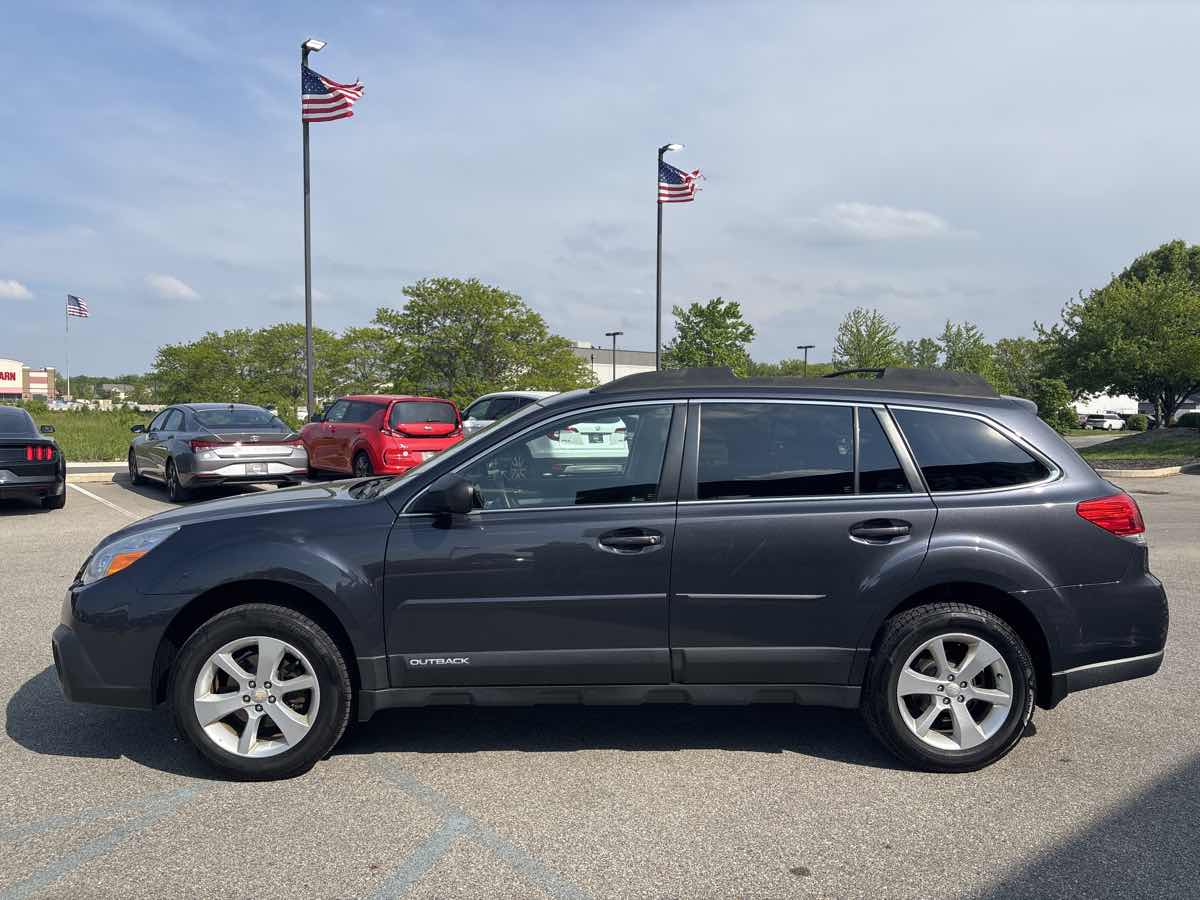 2013 Subaru Outback 2.5i Premium photo 4