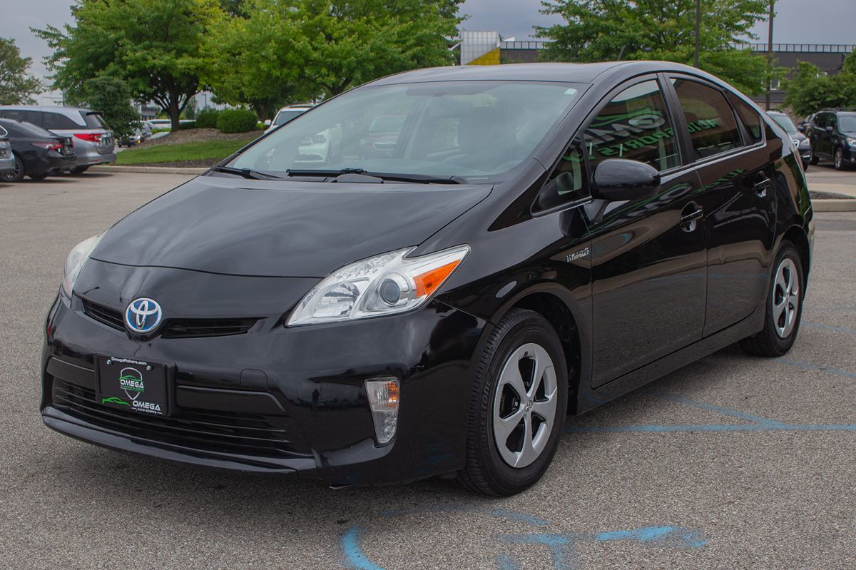 2013 Toyota Prius Three photo 3