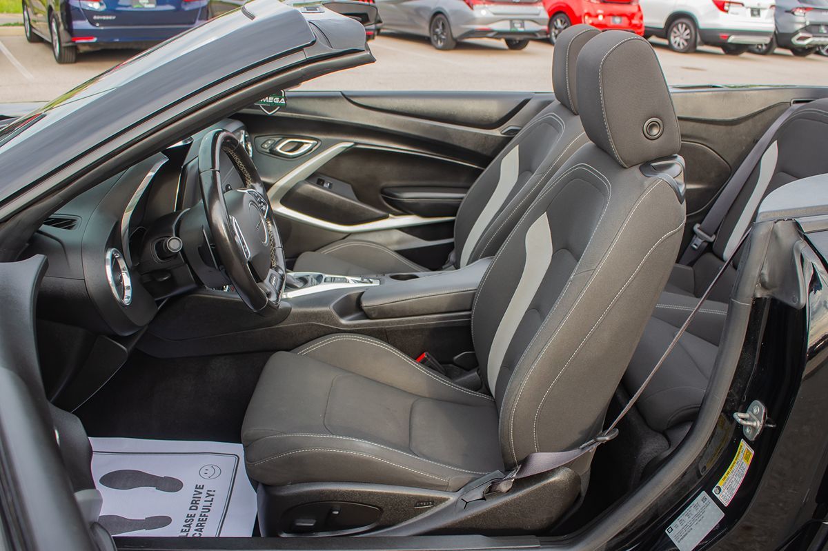 2017 Chevrolet Camaro 1LT photo 10