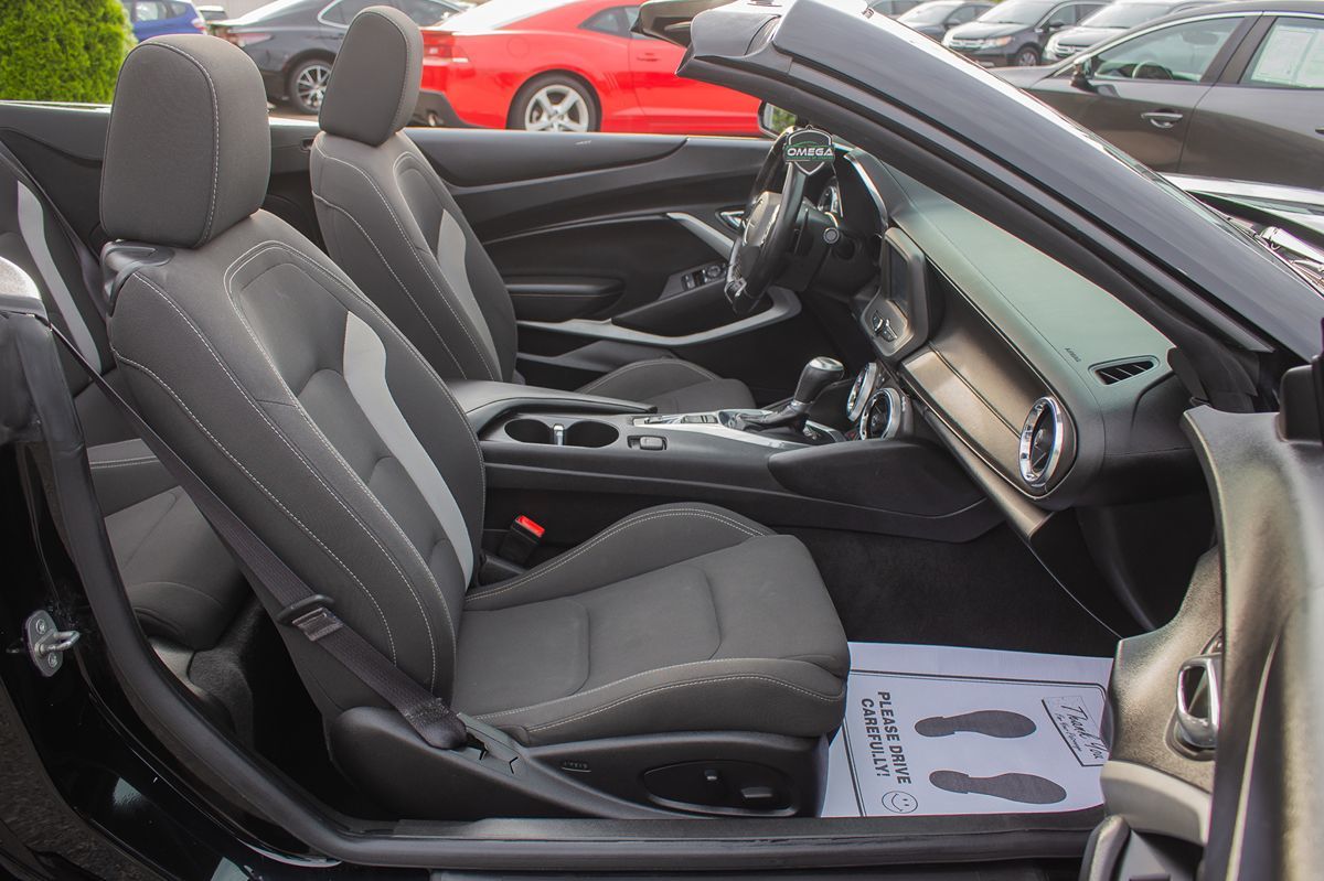 2017 Chevrolet Camaro 1LT photo 14