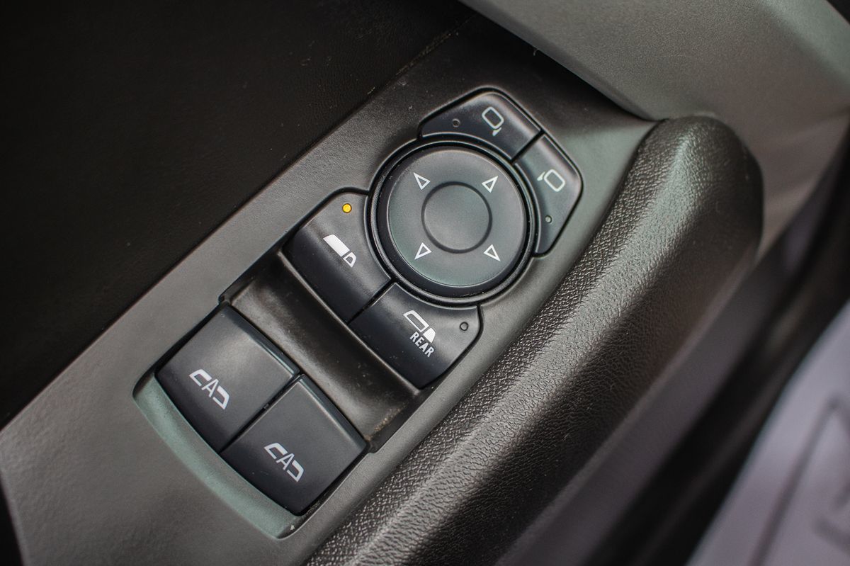 2017 Chevrolet Camaro 1LT photo 23