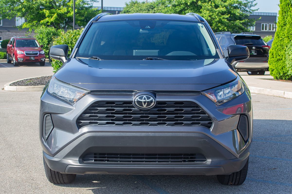 2021 Toyota RAV4 LE photo 2