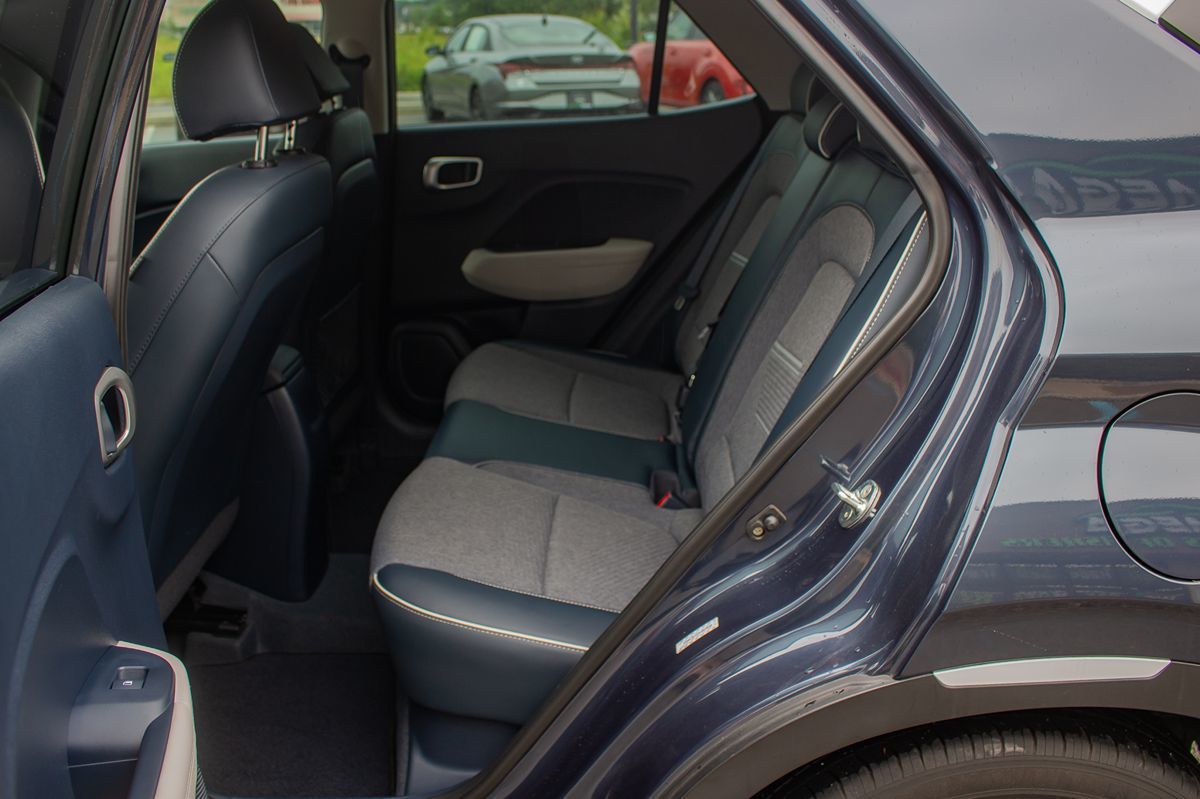 2021 Hyundai Venue SEL Denim photo 11