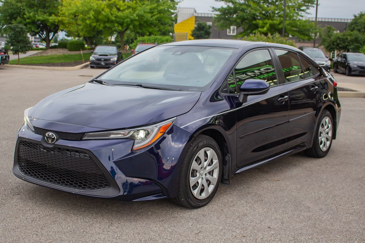 2022 Toyota Corolla LE photo 3