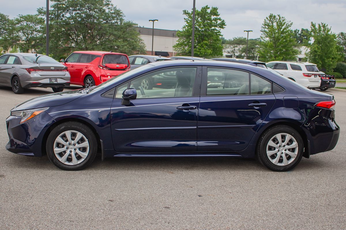 2022 Toyota Corolla LE photo 4