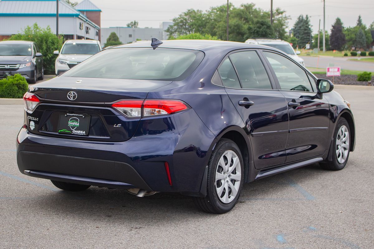 2022 Toyota Corolla LE photo 7