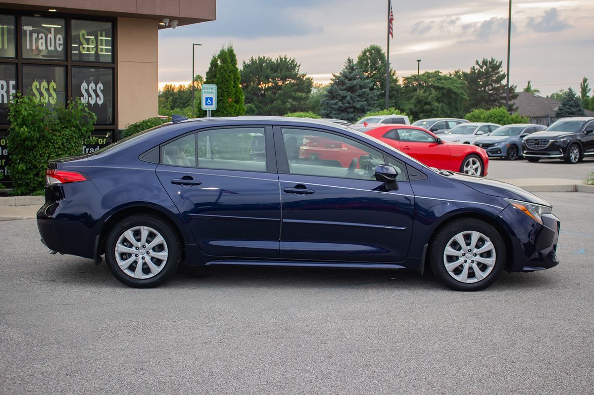 2022 Toyota Corolla LE photo 8
