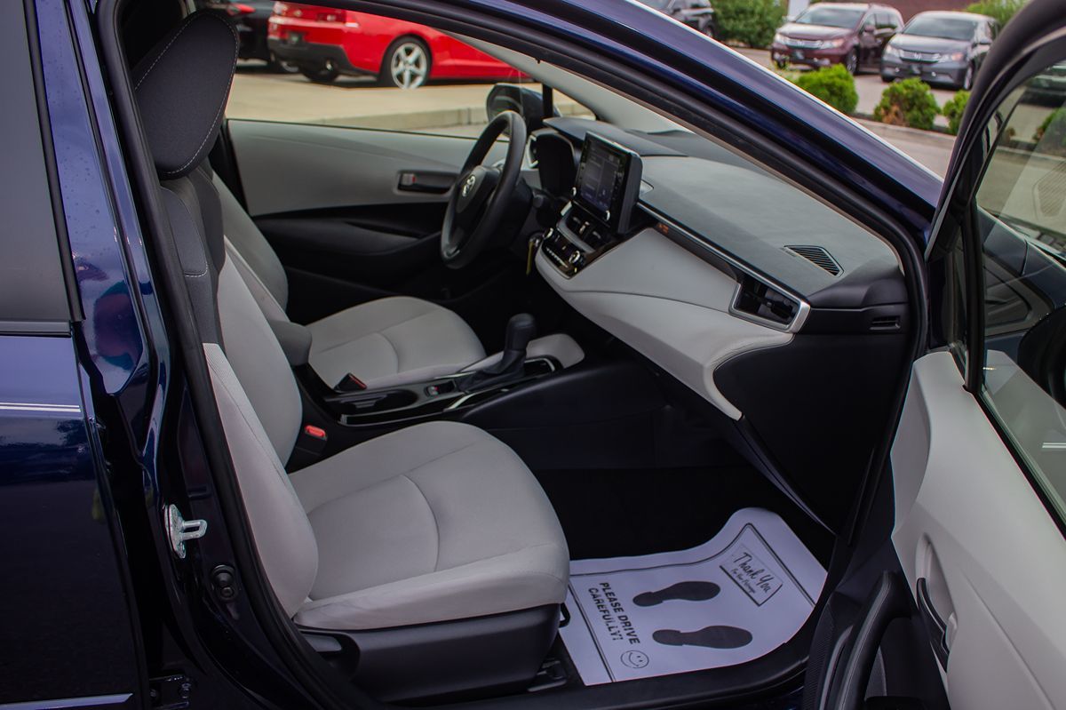 2022 Toyota Corolla LE photo 17