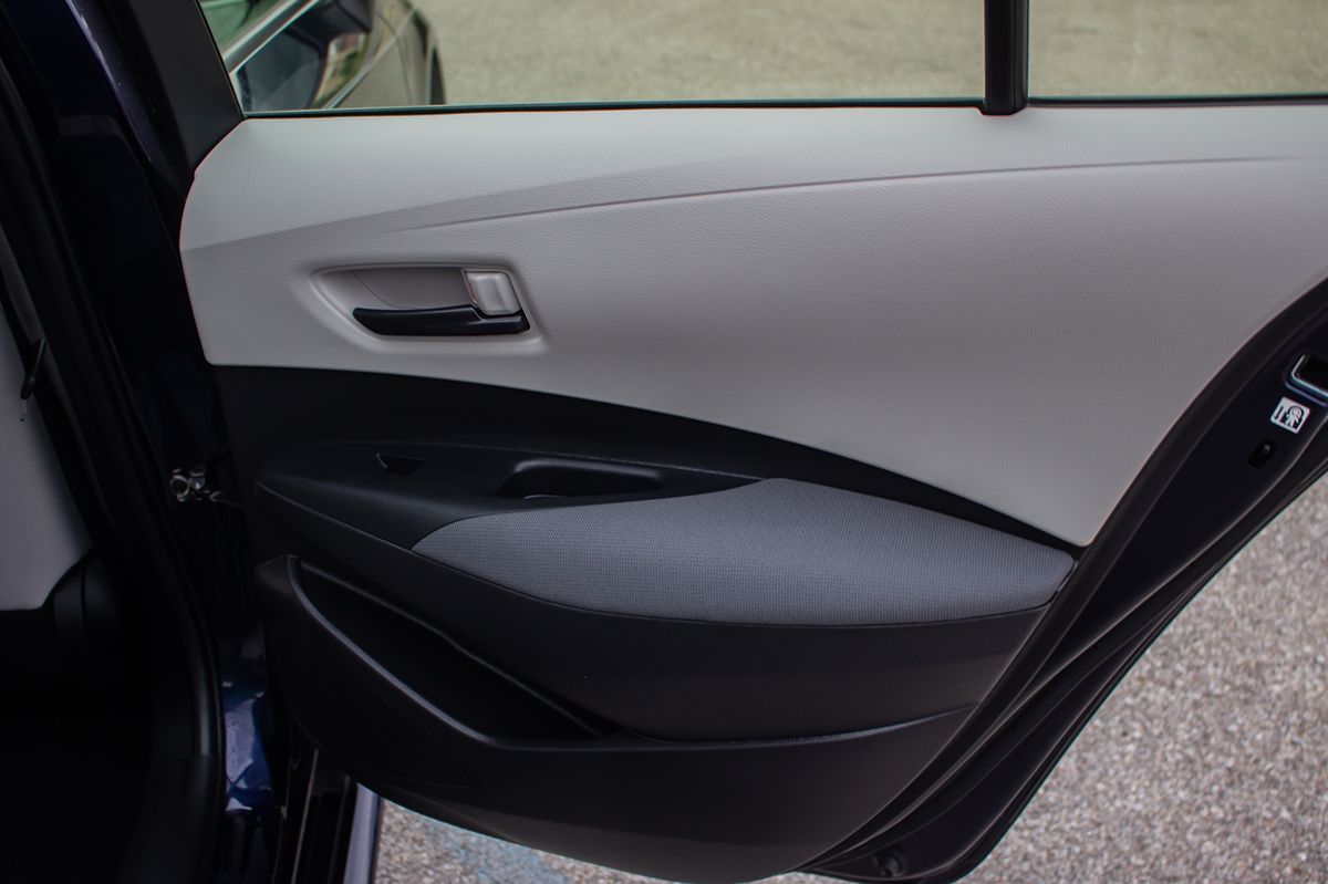 2022 Toyota Corolla LE photo 16