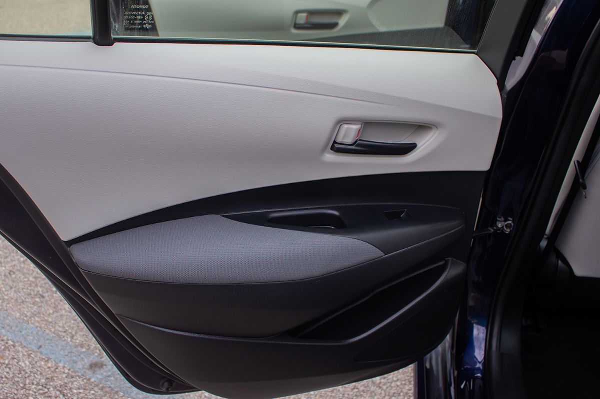 2022 Toyota Corolla LE photo 13