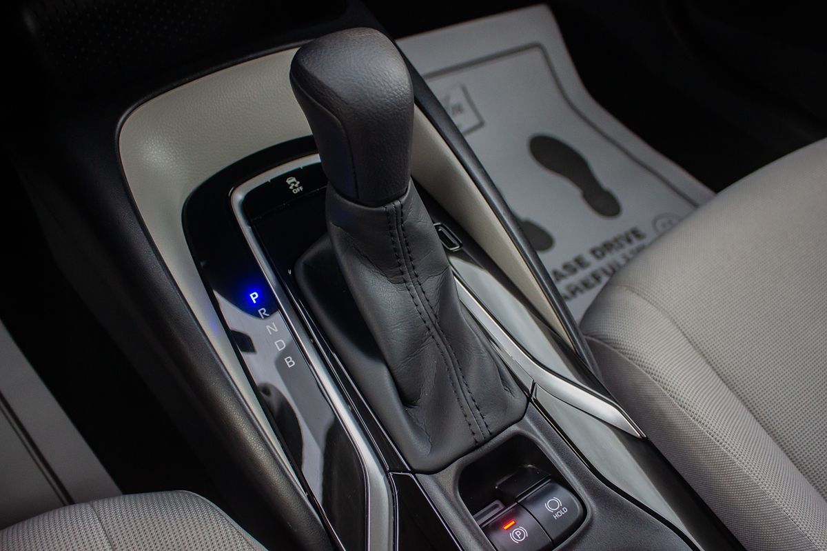 2022 Toyota Corolla LE photo 25