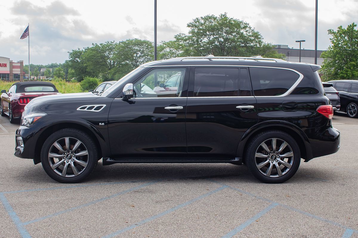 2017 Infiniti QX80 photo 3