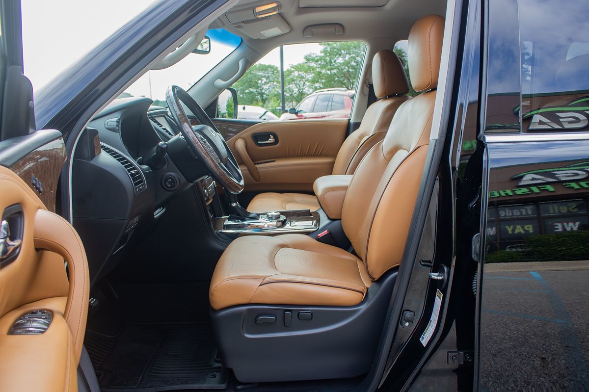 2017 Infiniti QX80 photo 9