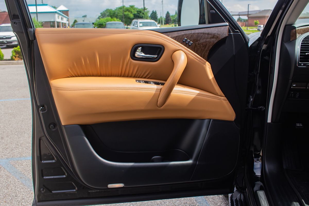 2017 Infiniti QX80 photo 10