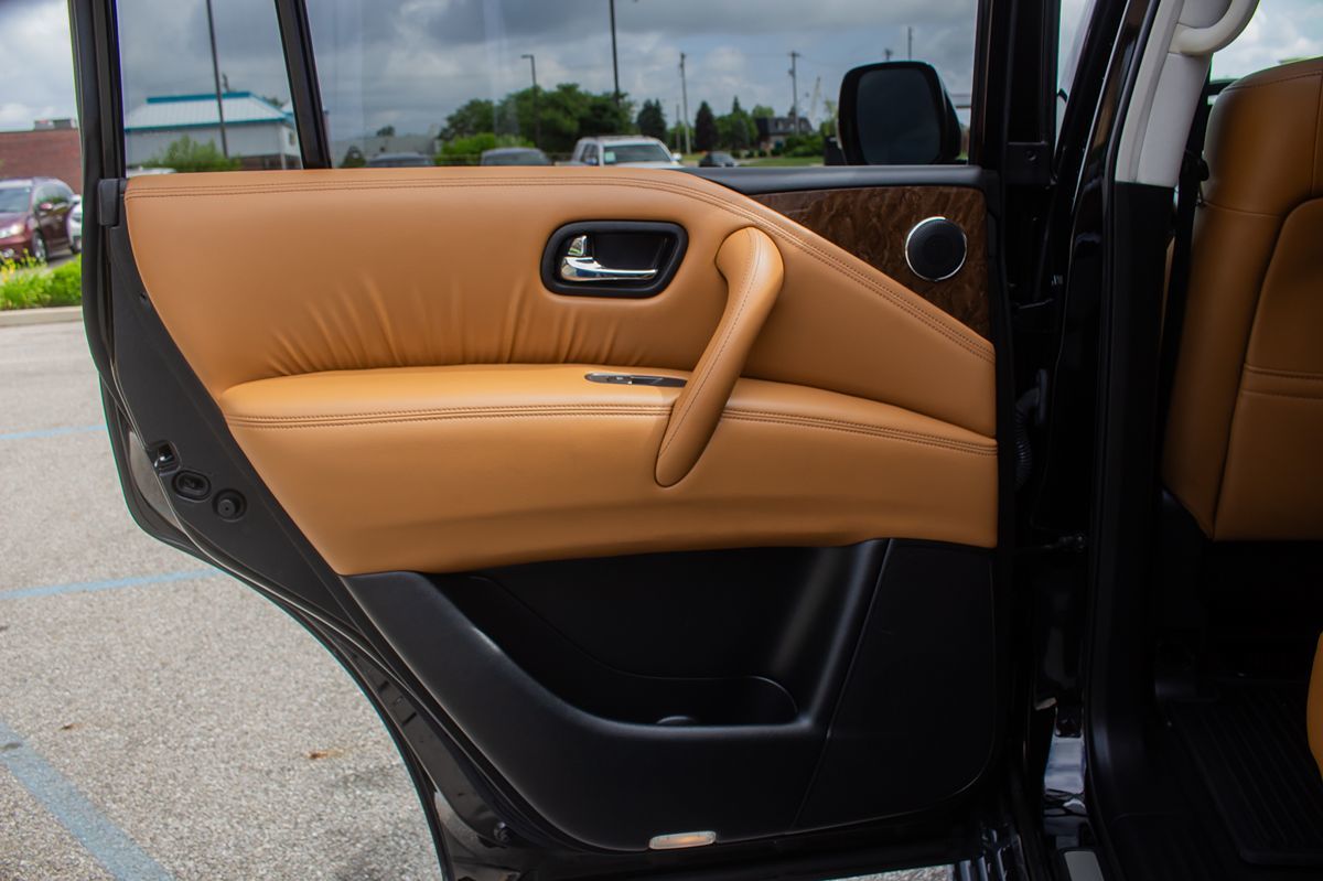 2017 Infiniti QX80 photo 13