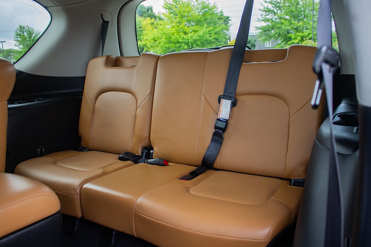 2017 Infiniti QX80 photo 16
