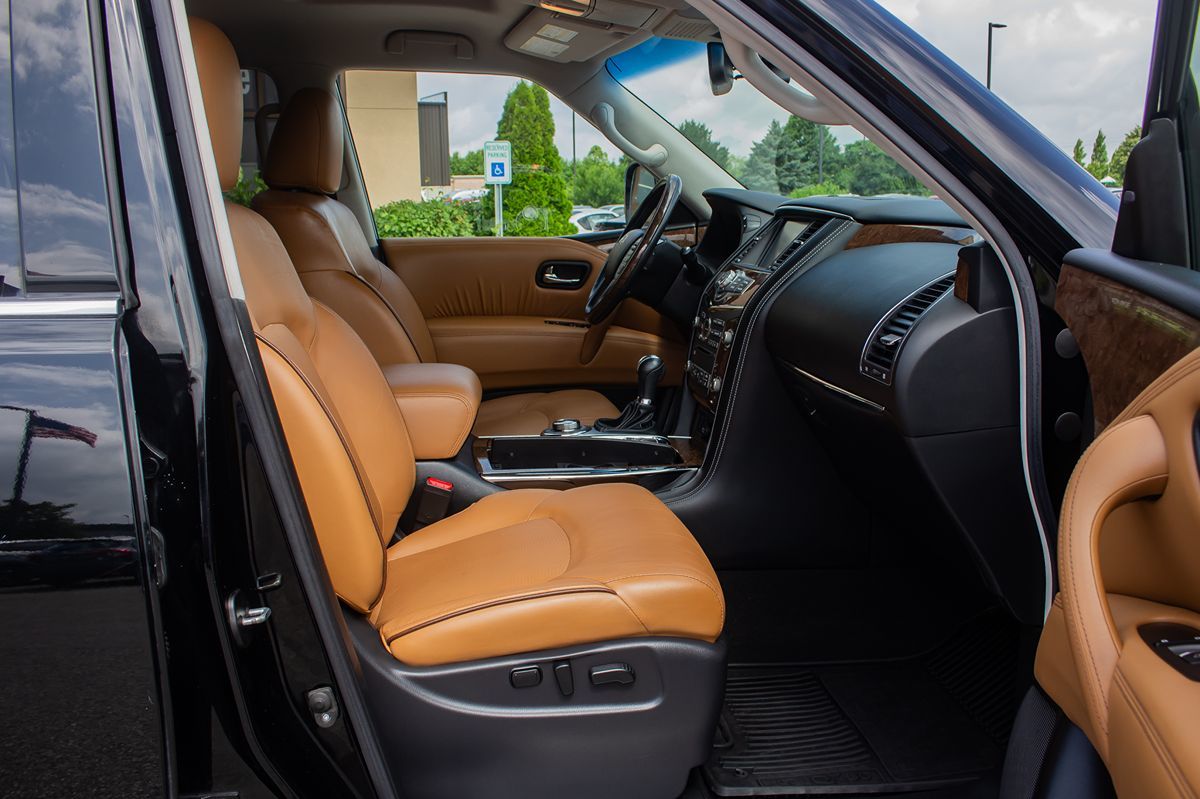 2017 Infiniti QX80 photo 23