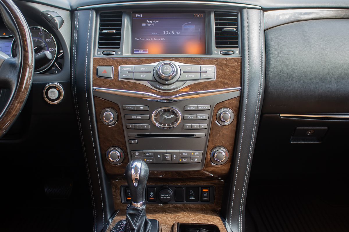 2017 Infiniti QX80 photo 31