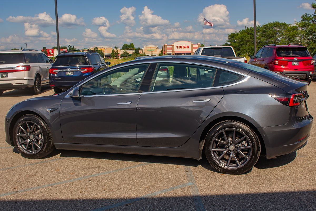 2019 Tesla Model 3 Mid Range photo 4