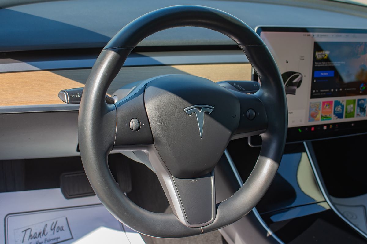 2019 Tesla Model 3 Mid Range photo 17