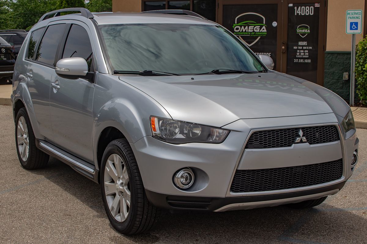 2012 Mitsubishi Outlander SE photo 2