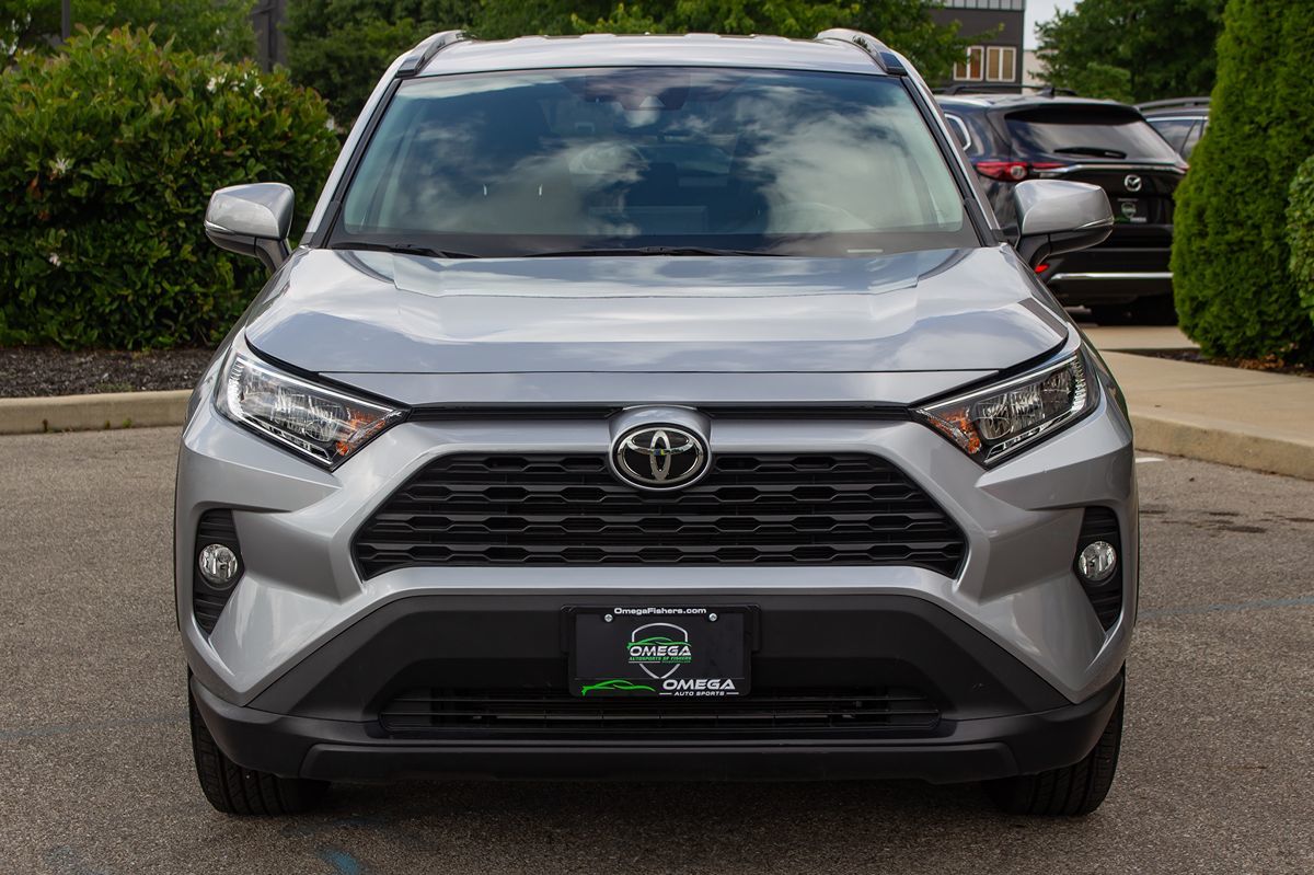 2020 Toyota RAV4 XLE photo 2