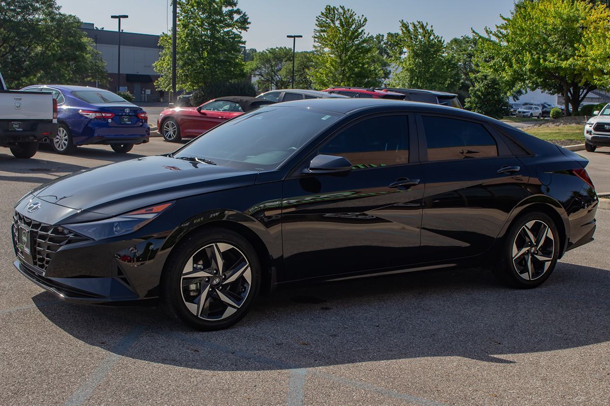 2023 Hyundai Elantra SEL photo 4