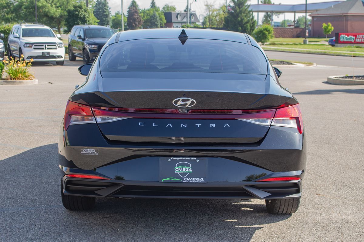 2023 Hyundai Elantra SEL photo 8