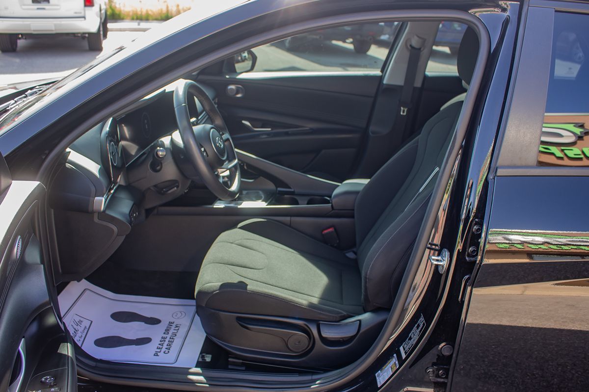 2023 Hyundai Elantra SEL photo 11
