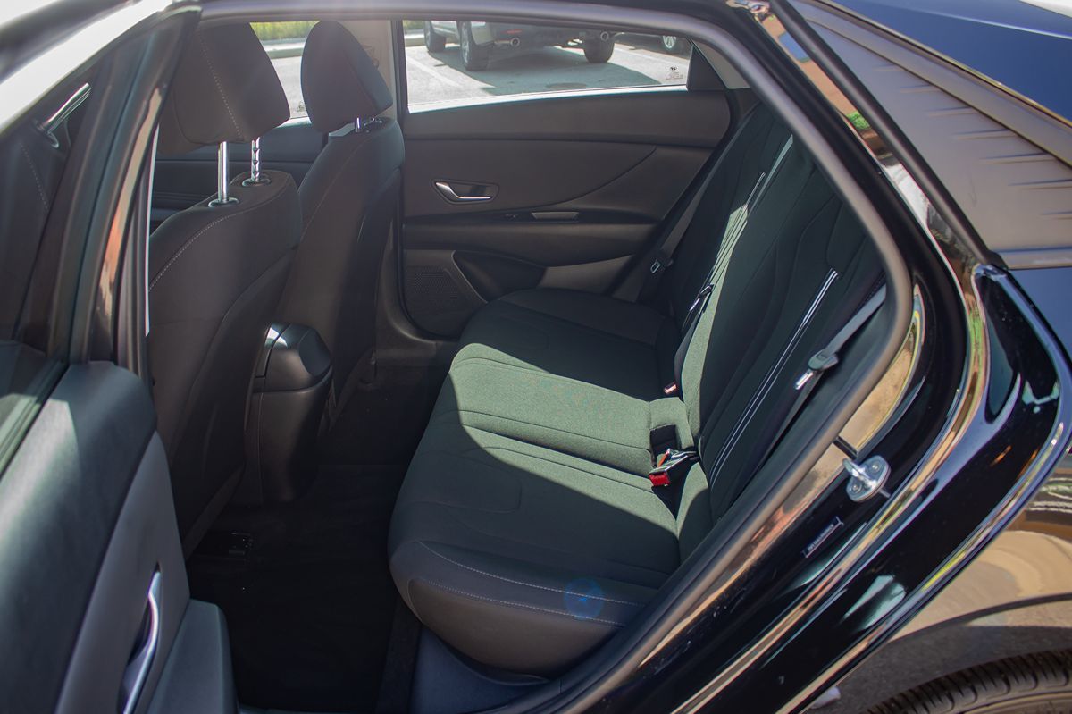 2023 Hyundai Elantra SEL photo 12