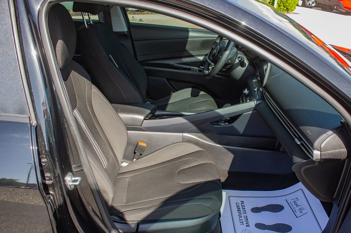 2023 Hyundai Elantra SEL photo 15
