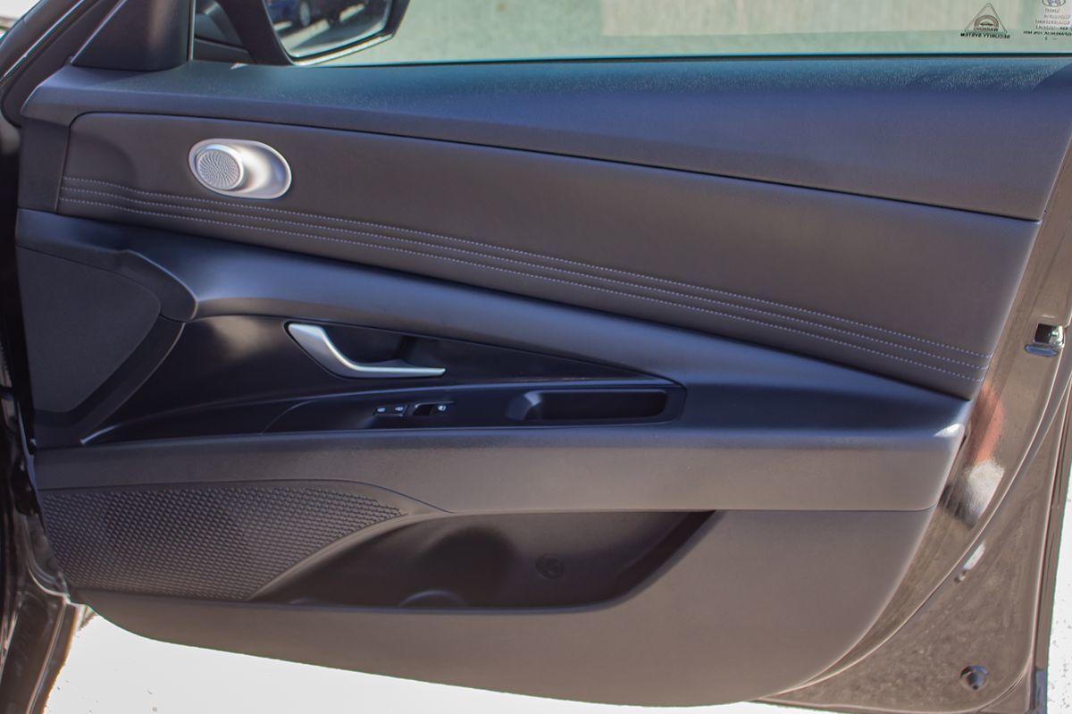 2023 Hyundai Elantra SEL photo 16