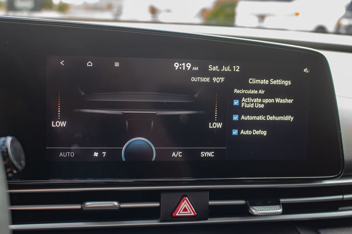 2023 Hyundai Elantra SEL photo 24