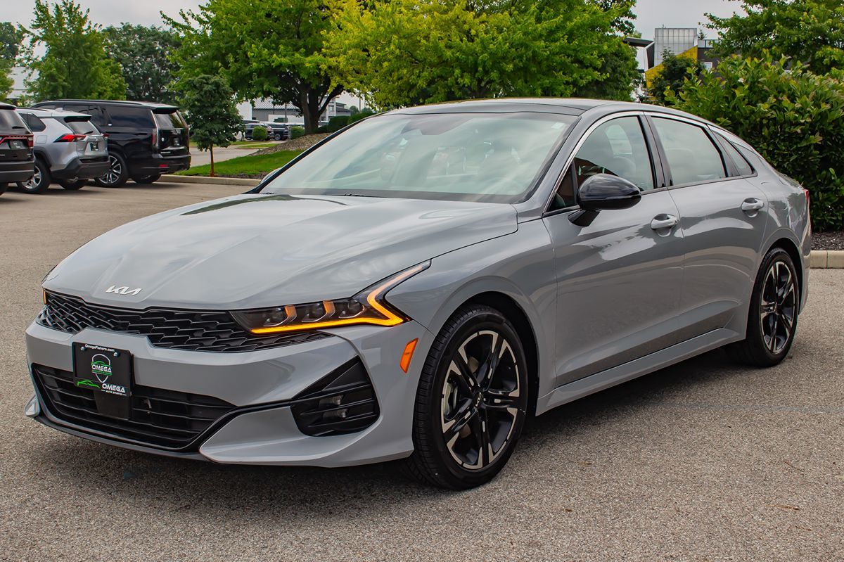 2022 Kia K5 GT-Line photo 3