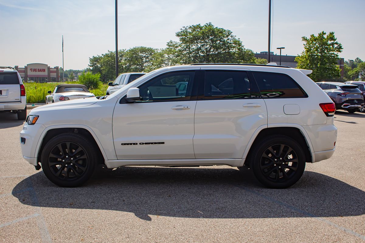 2017 Jeep Grand Cherokee Altitude photo 5
