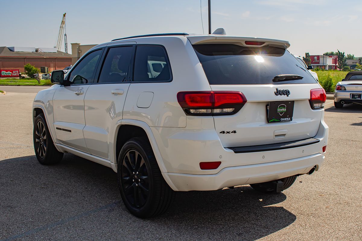 2017 Jeep Grand Cherokee Altitude photo 6