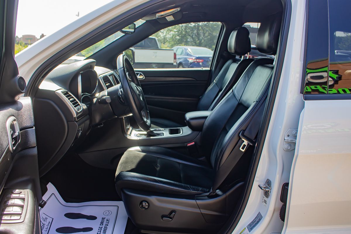 2017 Jeep Grand Cherokee Altitude photo 12