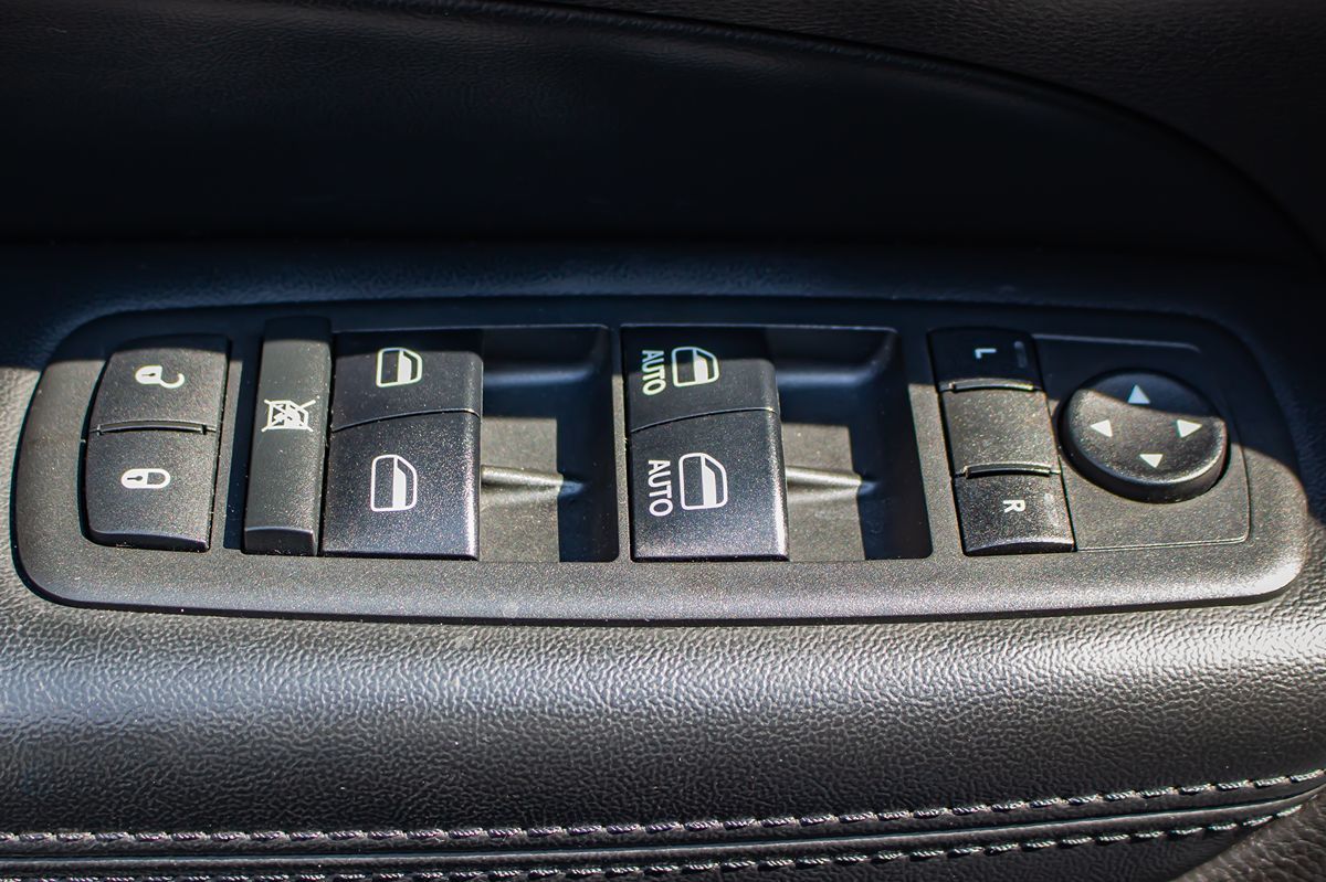 2017 Jeep Grand Cherokee Altitude photo 14