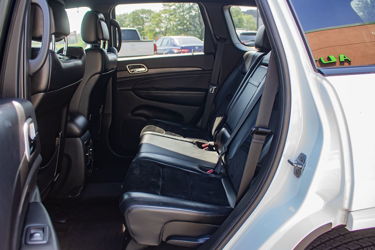 2017 Jeep Grand Cherokee Altitude photo 15