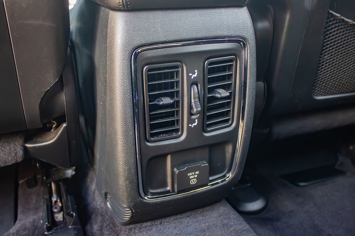 2017 Jeep Grand Cherokee Altitude photo 33