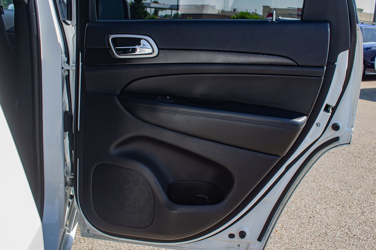 2017 Jeep Grand Cherokee Altitude photo 20