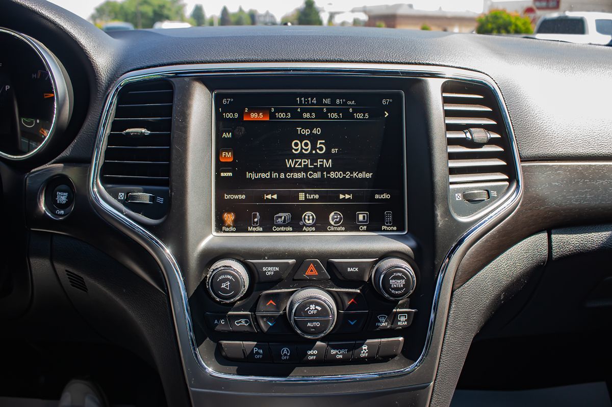 2017 Jeep Grand Cherokee Altitude photo 26