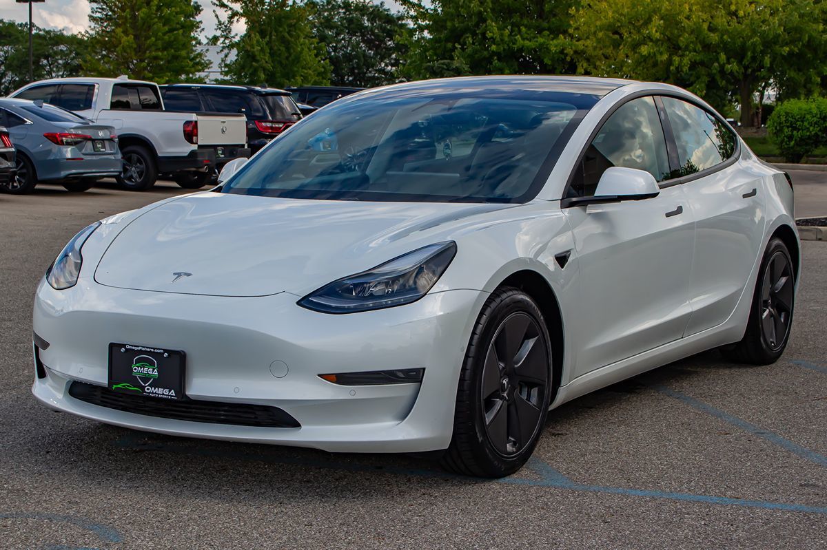 2021 Tesla Model 3 Standard Range Plus photo 3