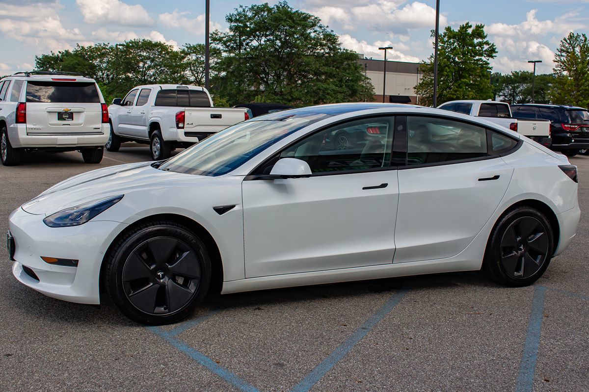 2021 Tesla Model 3 Standard Range Plus photo 4