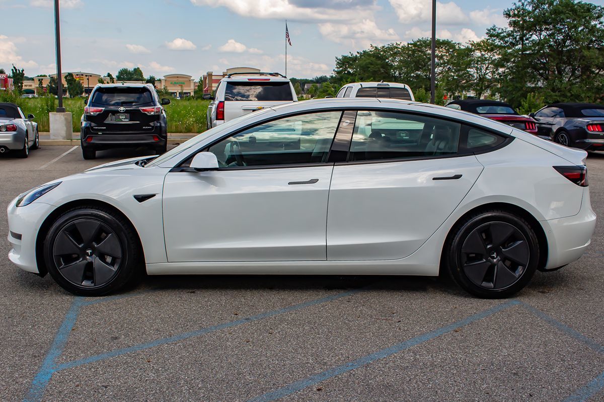 2021 Tesla Model 3 Standard Range Plus photo 5