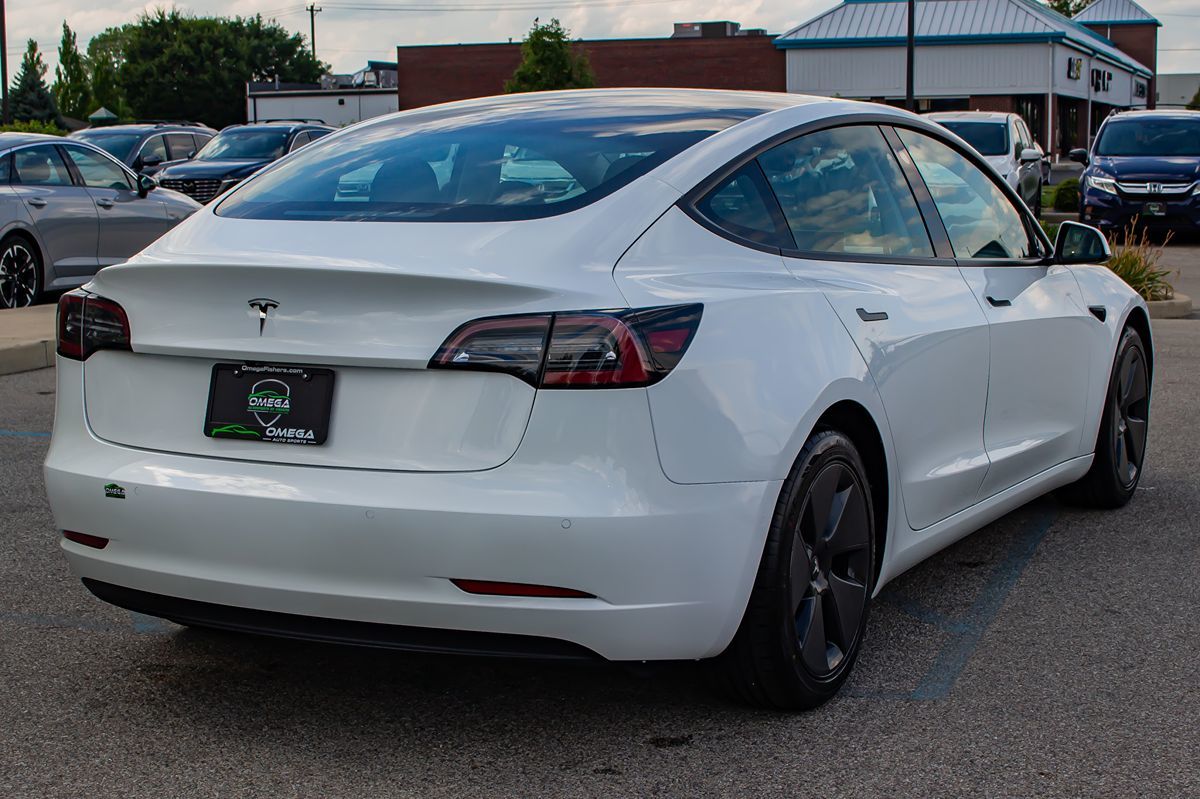 2021 Tesla Model 3 Standard Range Plus photo 9
