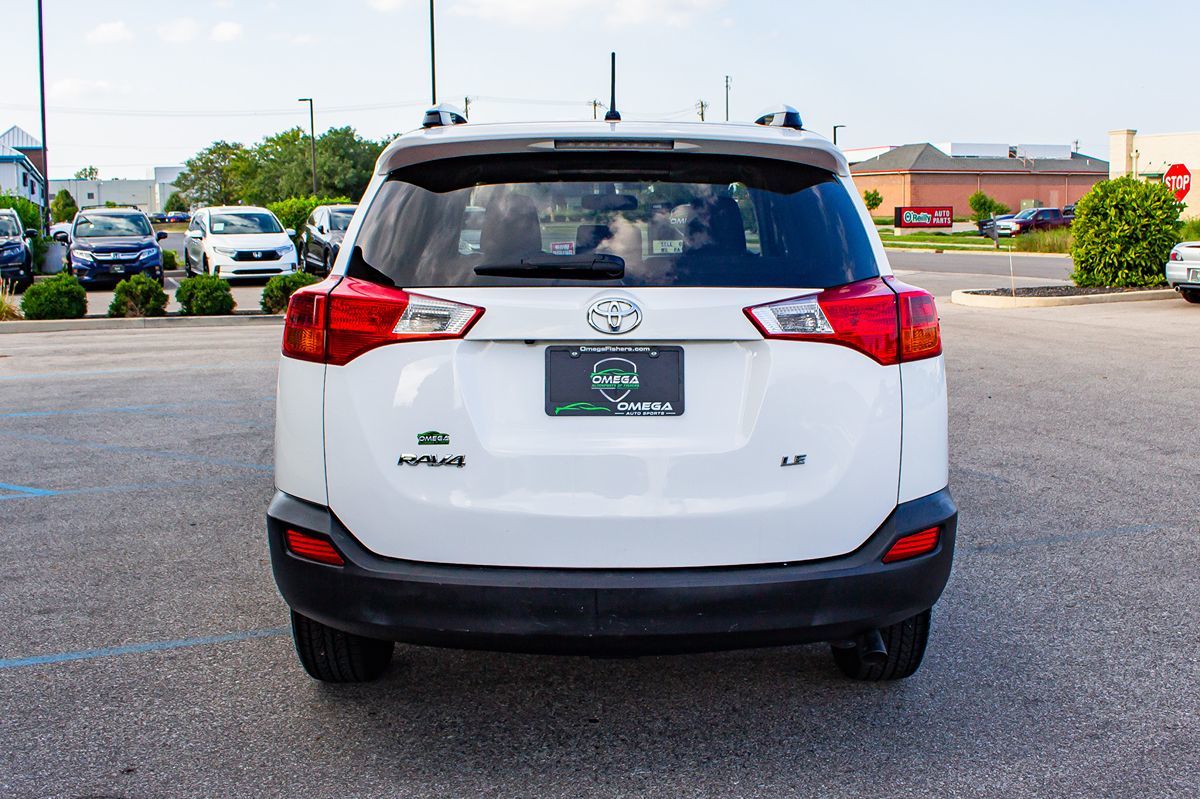 2014 Toyota RAV4 LE photo 4