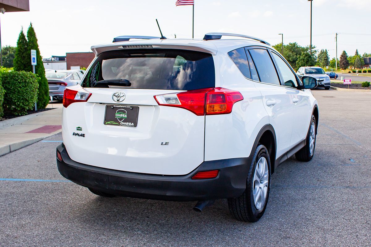 2014 Toyota RAV4 LE photo 5
