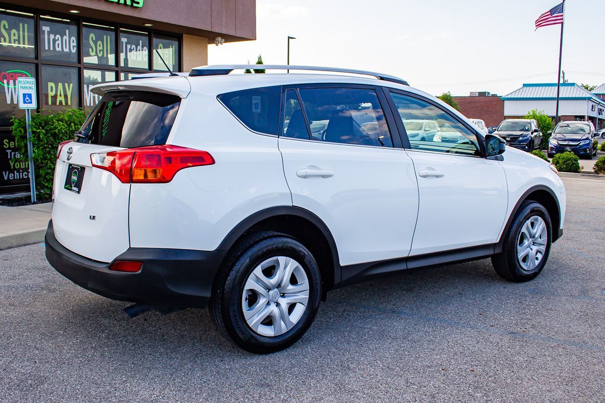 2014 Toyota RAV4 LE photo 6